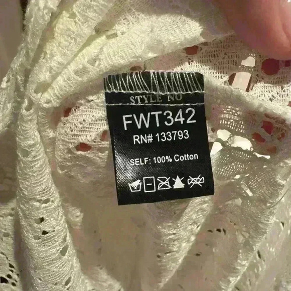 POL
LONG LACE BUTTON DOWN - WHITE Small - Picture 5 of 8